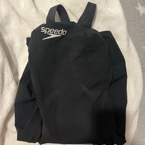 Women’s speedo race suit valor 1.0 closed back size 23